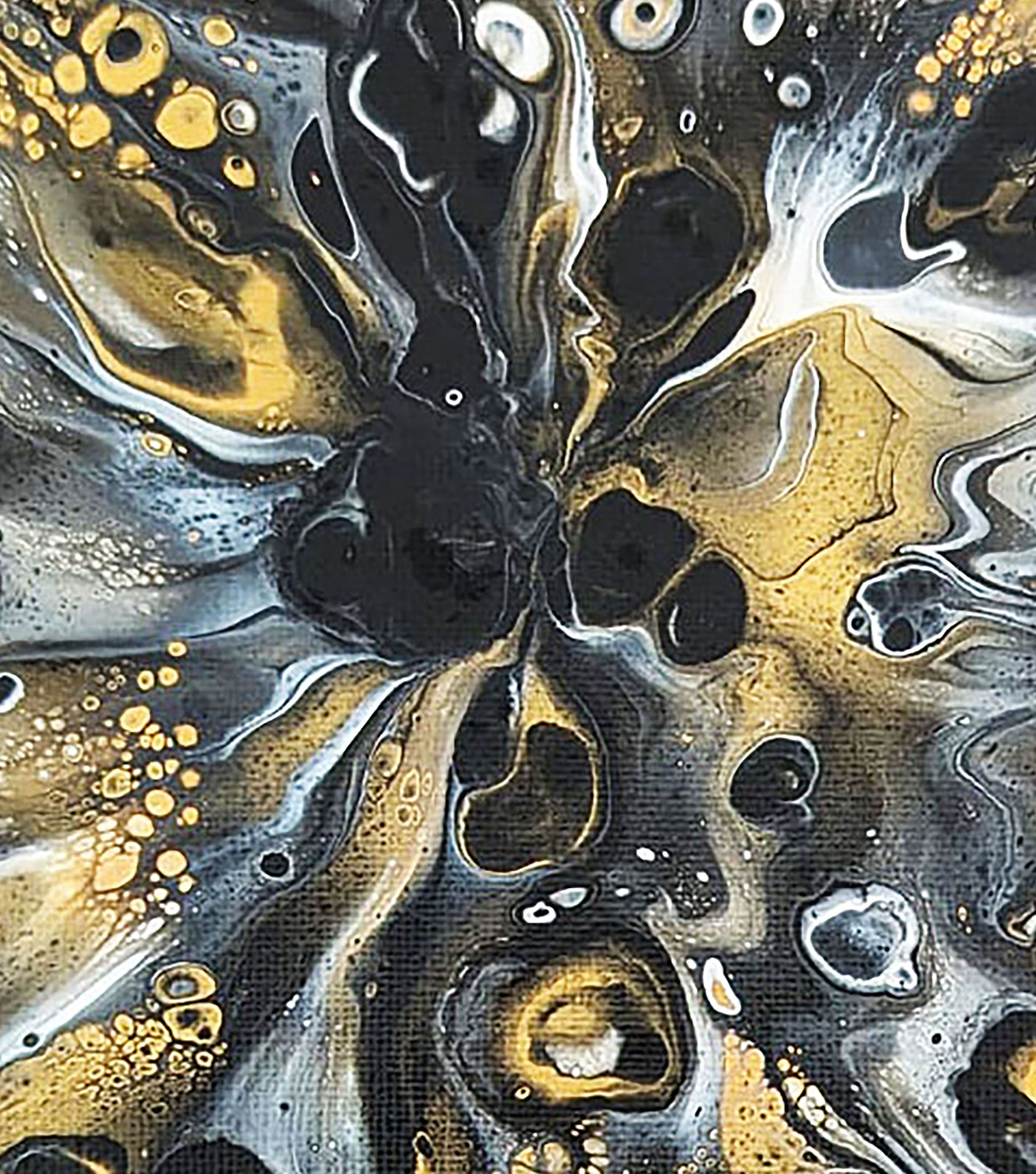 Detailed close-up of the abstract painting “Glamorous,” showing metallic gold, deep black, and white cells radiating from the center. The fluid texture and organic forms create a sense of movement and depth, highlighting the painting’s luxurious energy.